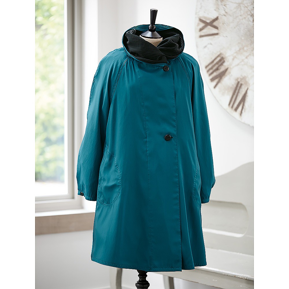 reversible raincoat with pleated hood