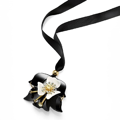 No Wallflower Pendant
